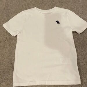 Boys Abercrombie kids white T-shirt. Size 7-8